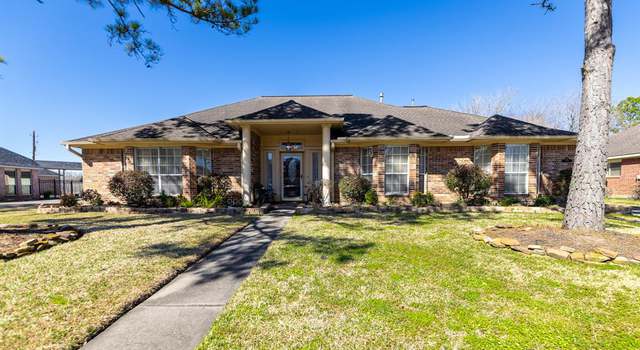 Photo of 422 Meadow Bend Dr, Friendswood, TX 77546