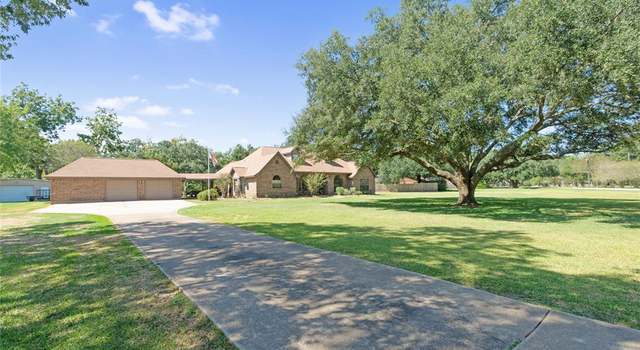 Photo of 151 Pecan Estates Rd, Angleton, TX 77515