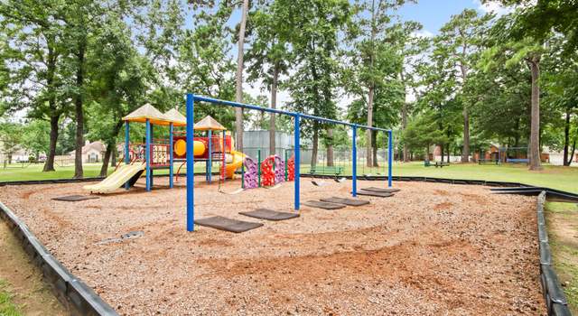 Photo of 902 Mesquite Dr, Magnolia, TX 77354