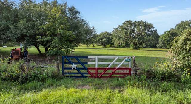 Photo of 1027 Old New Ulm Rd, New Ulm, TX 78950