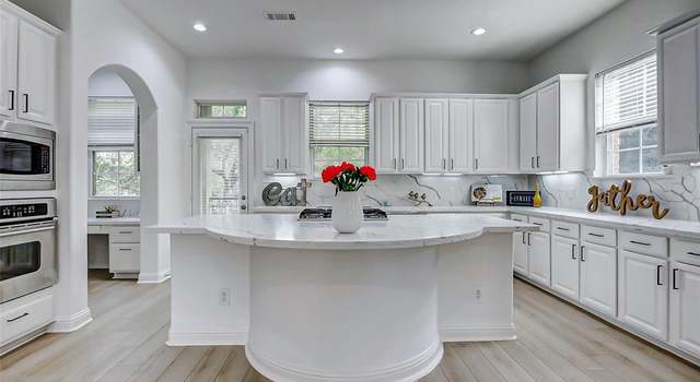 Photo of 5 Versante Ct, Houston, TX 77070