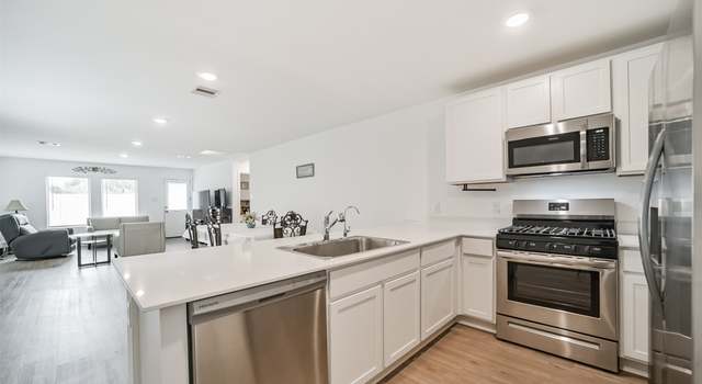 Photo of 337 Riverwood Village Ln, Sealy, TX 77474
