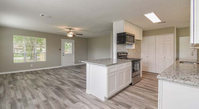 Photo of 801 S Idaho St, La Porte, TX 77571