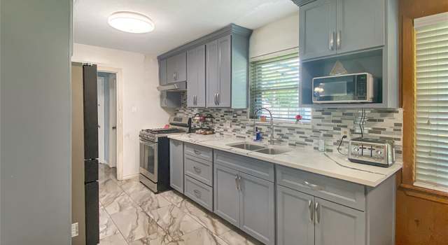 Photo of 203 Pine St, Dayton, TX 77535