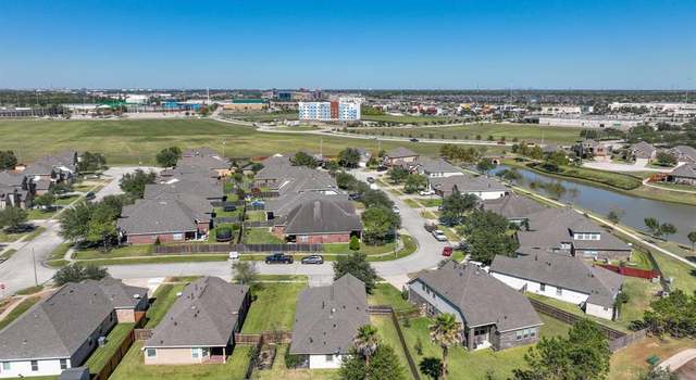 Photo of 2903 Grants Harbour Ln, Dickinson, TX 77539