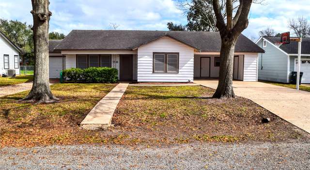 Photo of 708 Farley St, El Campo, TX 77437