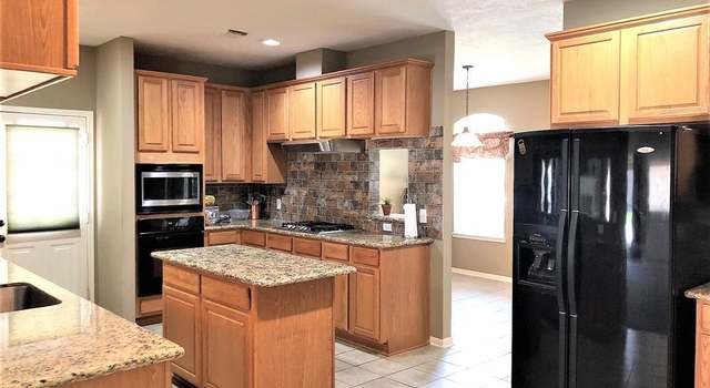 Photo of 517 W Lake Dr, Friendswood, TX 77546