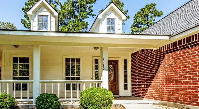 Photo of 1920 Greentree Dr, Huntsville, TX 77340