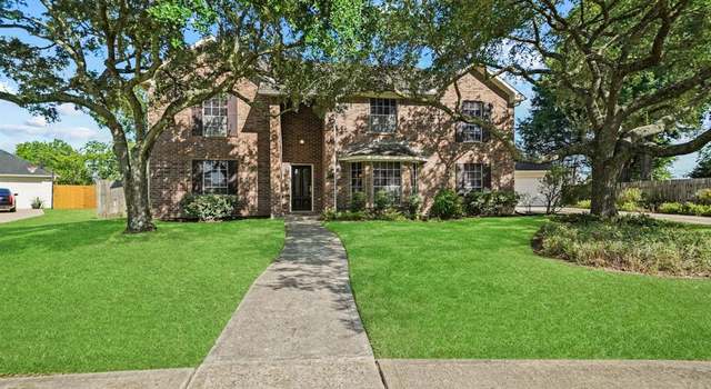 Photo of 401 Regency Ct, Friendswood, TX 77546