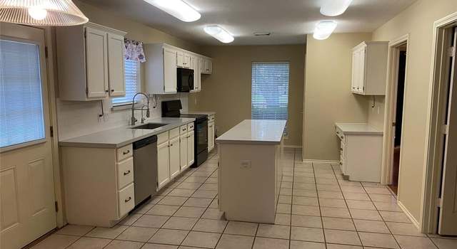 Photo of 401 Regency Ct, Friendswood, TX 77546