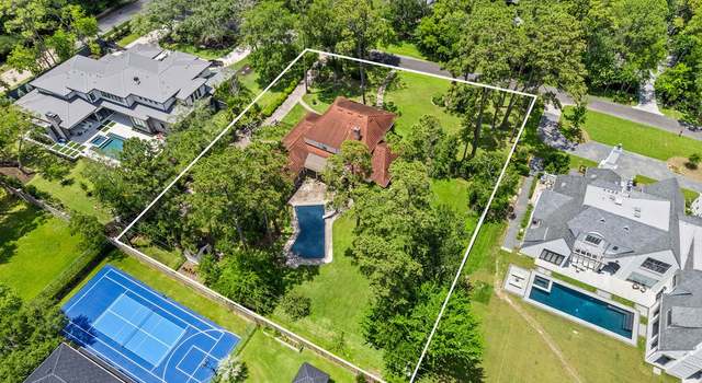 Photo of 7 Tokeneke Trl, Houston, TX 77024