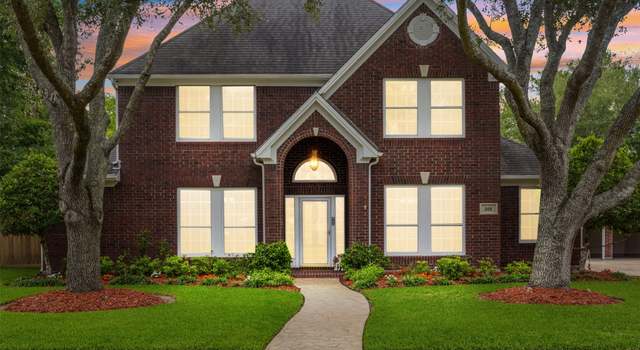 Photo of 308 Woodstream Cir, Friendswood, TX 77546