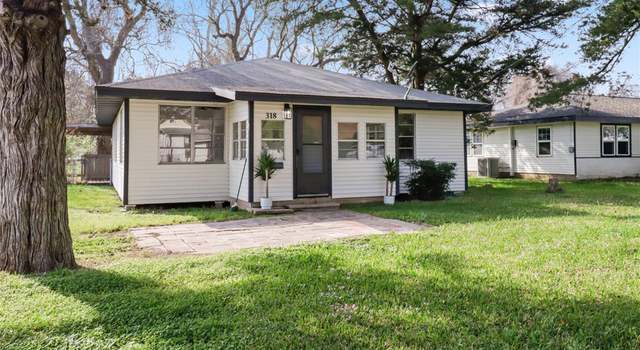 Photo of 318 Aycock St, Clute, TX 77531