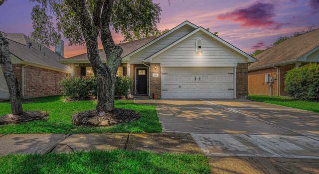 Photo of 2884 Shallow Brook Ln, Dickinson, TX 77539