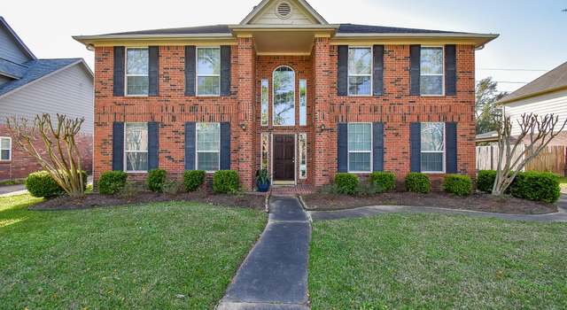 Photo of 9706 Garden Row Dr, Sugar Land, TX 77498