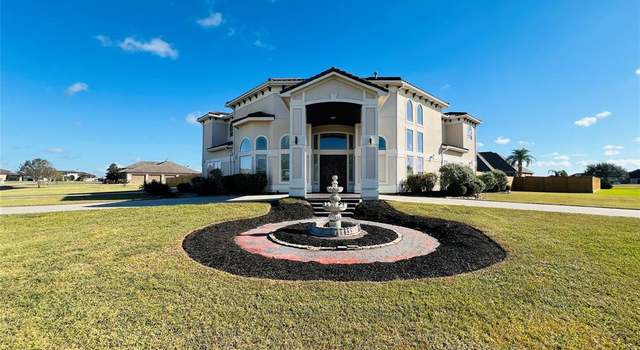 Photo of 317 Red Oak Dr, Dickinson, TX 77539