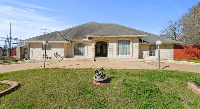 Photo of 1908 Church St, Brenham, TX 77833