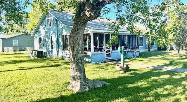 Photo of 5422 7th St, Danbury, TX 77534