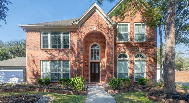 Property at 2201 Summer Reef Dr, League City, TX 77573, 4 beds, 2.5 baths
