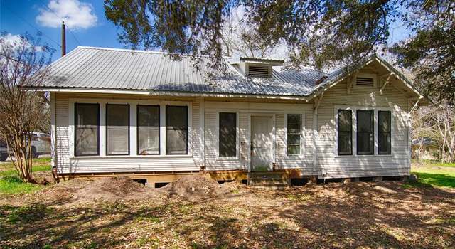 Photo of 106 Lay St, Hallettsville, TX 77964