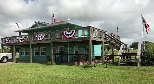 Photo of 1039 Bayview Dr, Palacios, TX 77465