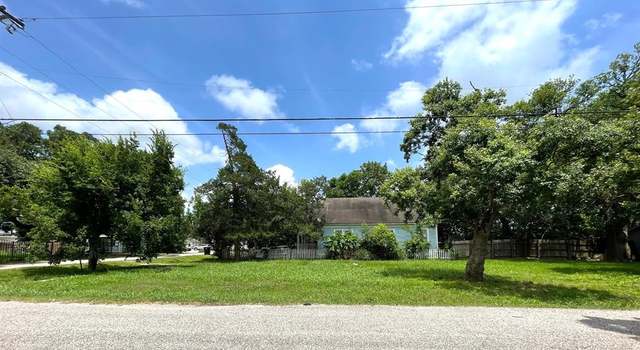 Photo of 115 W Cleveland St, Alvin, TX 77511