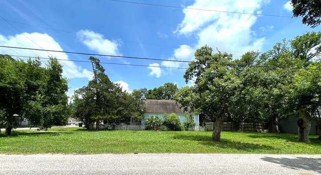 Photo of 115 W Cleveland St, Alvin, TX 77511