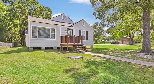Photo of 701 Magnolia Ave S, Anahuac, TX 77514