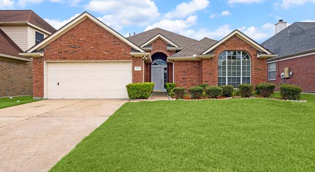 Photo of 10115 Willow Crossing Dr, Houston, TX 77064