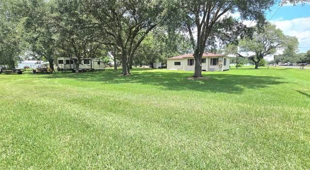 Photo of 605 Henry Ln, Winnie, TX 77665