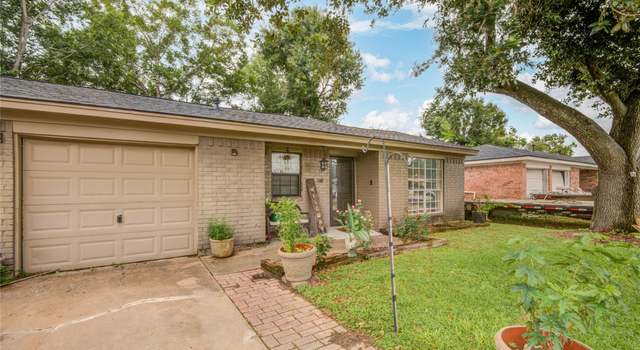Photo of 516 W Mimosa St, Angleton, TX 77515