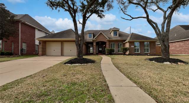 Photo of 5922 Oak Place Dr, Sugar Land, TX 77479