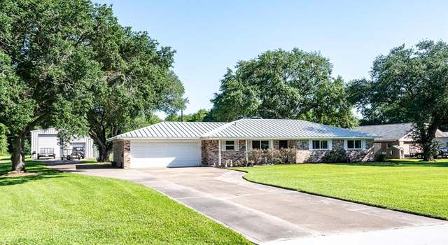 Photo of 11303 Cherry Point Dr, Mont Belvieu, TX 77535
