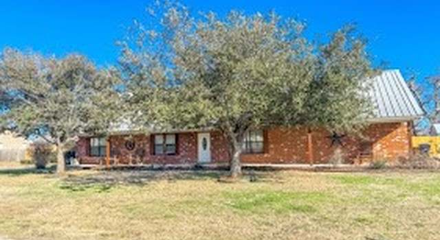 Photo of 202 Nicholas Ln, Teague, TX 75860