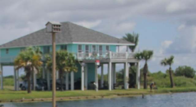 Photo of 2022 Lakewood Ln, Crystal Beach, TX 77650
