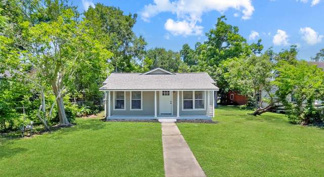 Photo of 606 W Phillips St, Alvin, TX 77511