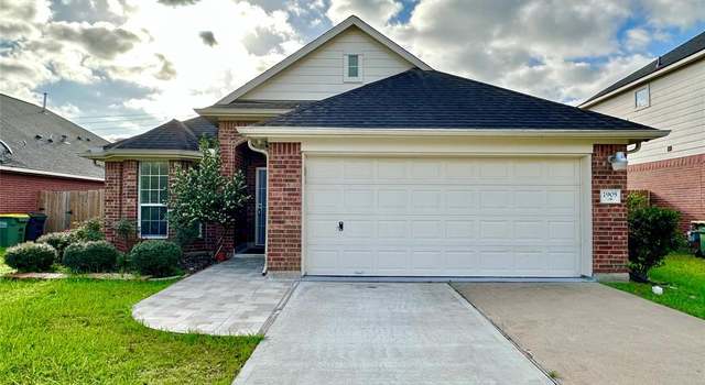 Photo of 1905 Hollow Mist Ln, Pearland, TX 77581