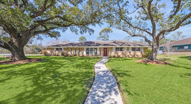 Photo of 102 E Crestmont Dr, Hillcrest Village, TX 77511