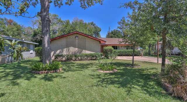 Photo of 6721 W Bayou Dr, Hitchcock, TX 77563