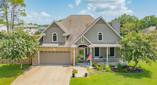 Photo of 400 S Amherst Dr, West Columbia, TX 77486
