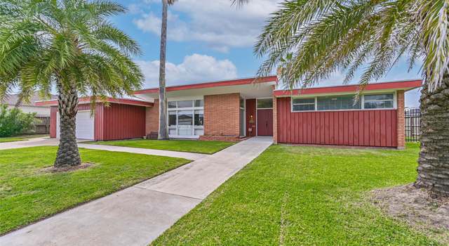 Photo of 30 S Shore Dr, Galveston, TX 77551