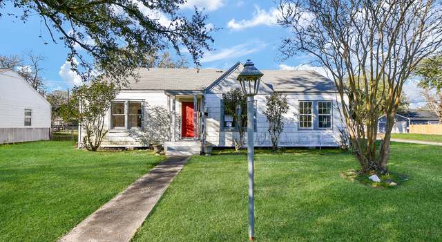 Photo of 802 18th Ave N, Texas City, TX 77590