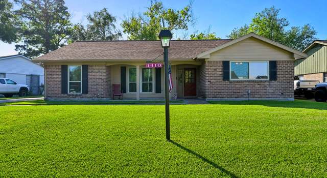 Photo of 1410 Saxony Ln, Nassau Bay, TX 77058