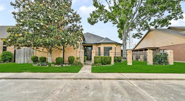 Photo of 2706 Country Club Dr, Pearland, TX 77581