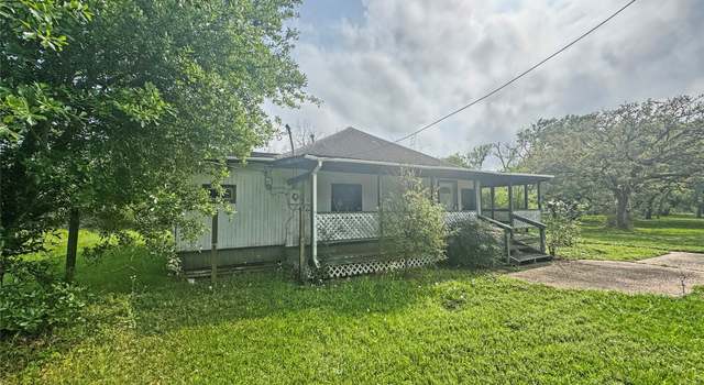 Photo of 201 Luciana St, Clute, TX 77531