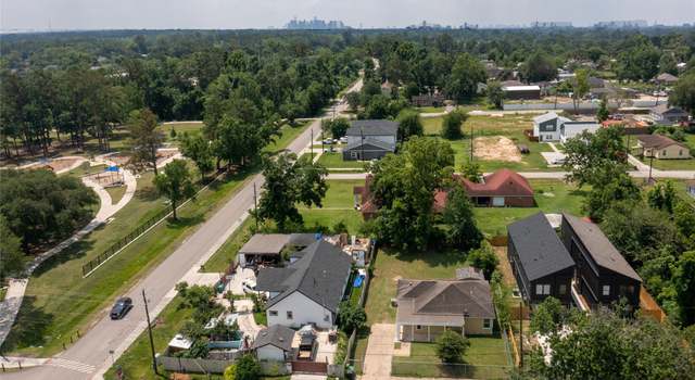 Photo of 2405 Dolly Wright St, Houston, TX 77088