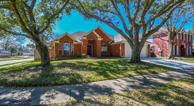 Photo of 1902 Oak Hollow Dr E, Pearland, TX 77581