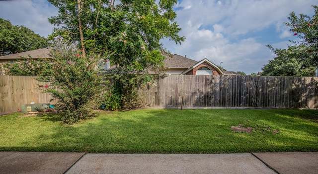 Photo of 2402 Tall Ships Dr, Friendswood, TX 77546