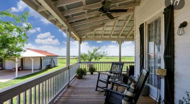 Photo of 1098 Post Oak Point Rd, Fayetteville, TX 78940