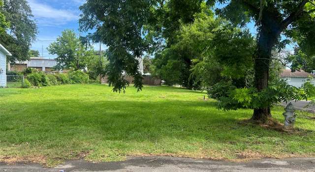 Photo of 300 Neal St, Baytown, TX 77520